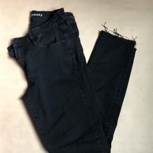 Black skinny cropped jeans